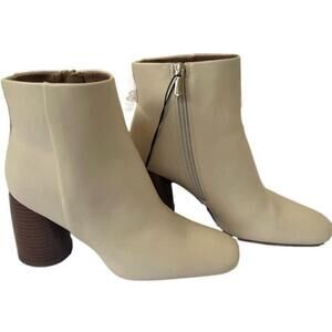 NWT Sam & Libby Carlson Bootie in Vanilla. Size 9